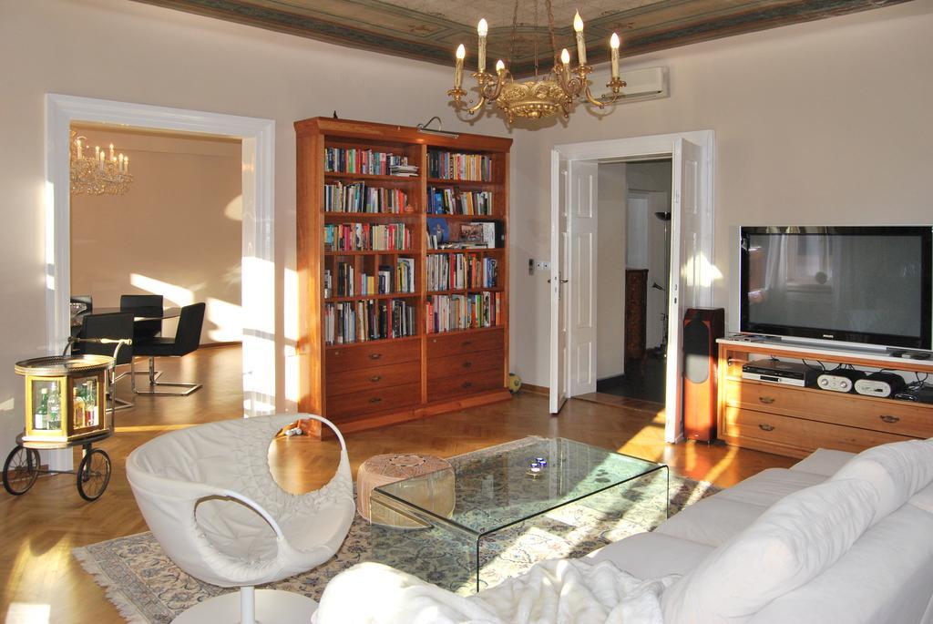 Apartma Neoclassical Luxury *